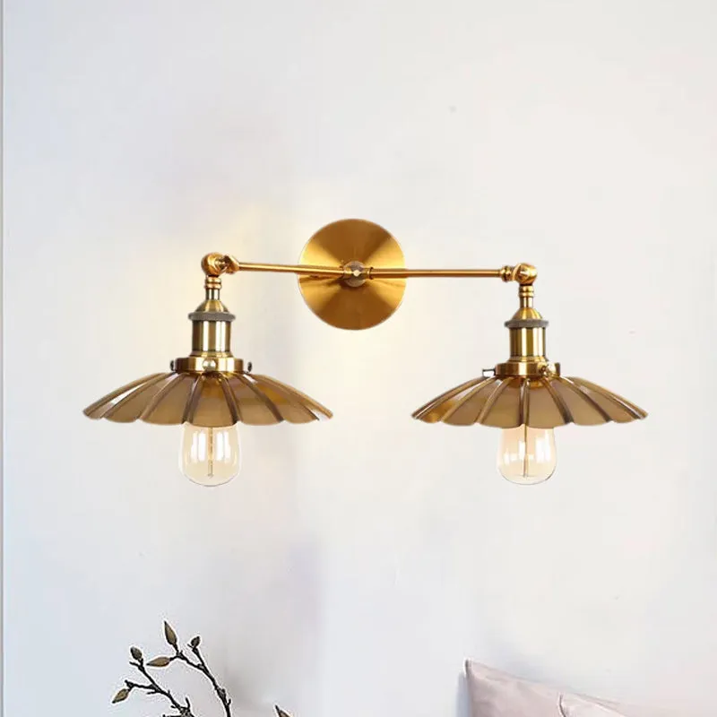 Antique Scalloped Edge Wall Lamp - Stylish Metallic Wall Mounted Light for Bedroom in Brass/Rust