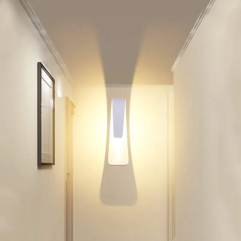 Sleek Aluminum LED Wall Sconce for Cozy Living Rooms - Warm/White Light